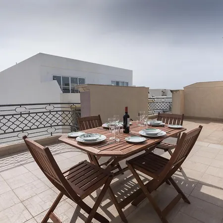 Penthouse-hosted By Sweetstay Apartment Mosta