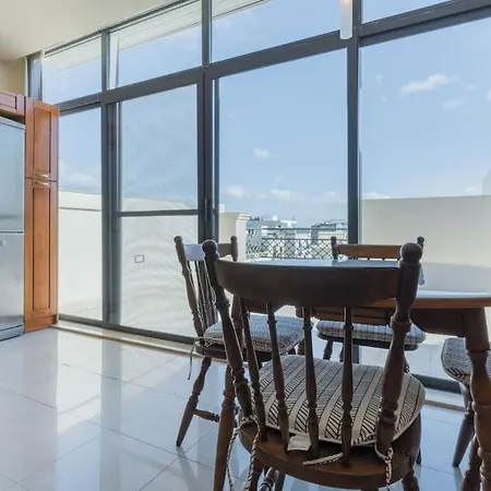 Apartment Penthouse-hosted By Sweetstay