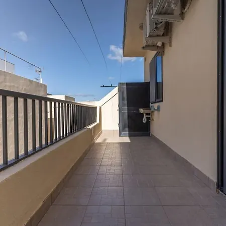 Apartment Penthouse-hosted By Sweetstay *