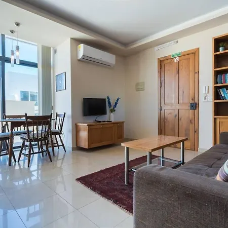 Penthouse-hosted By Sweetstay Apartment